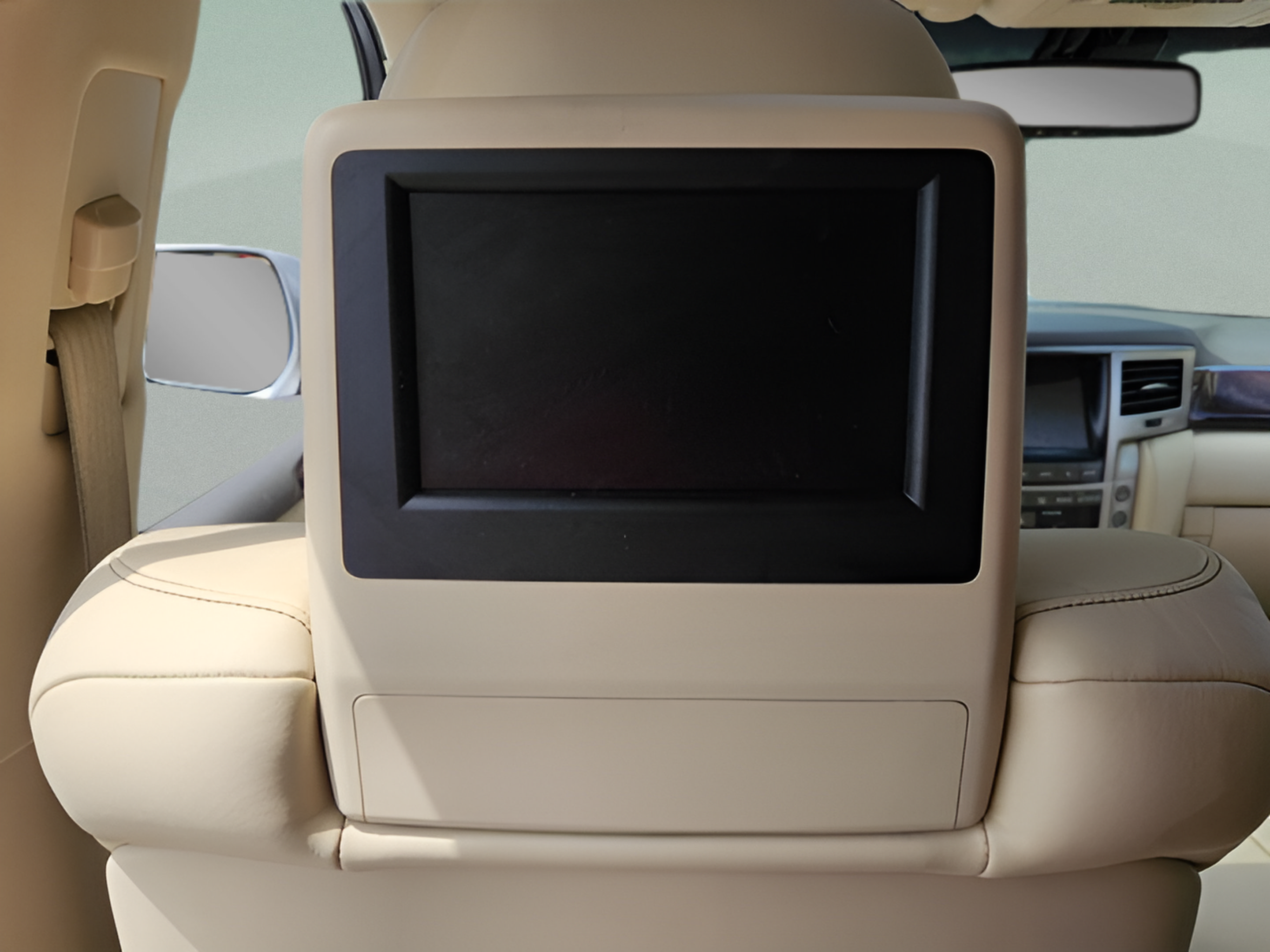 Used 2013 Lexus LX 570 4WD w/ Luxury Pkg image 12