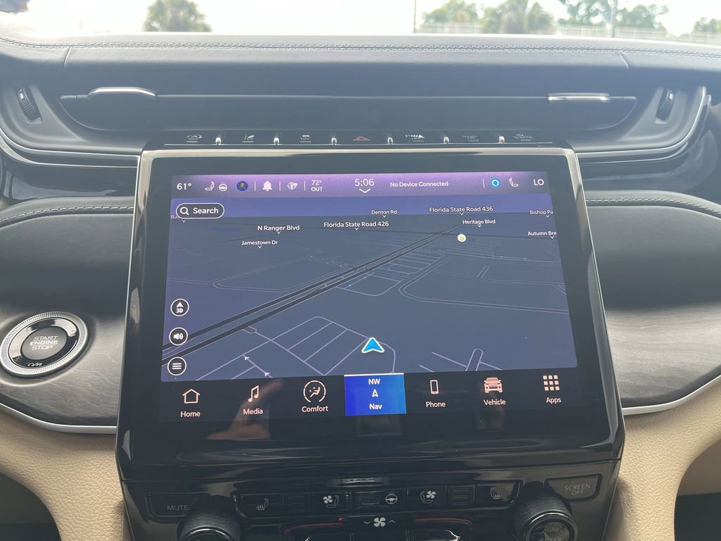 Used 2022 Jeep Grand Cherokee Limited w/ Luxury Tech Group II image 22