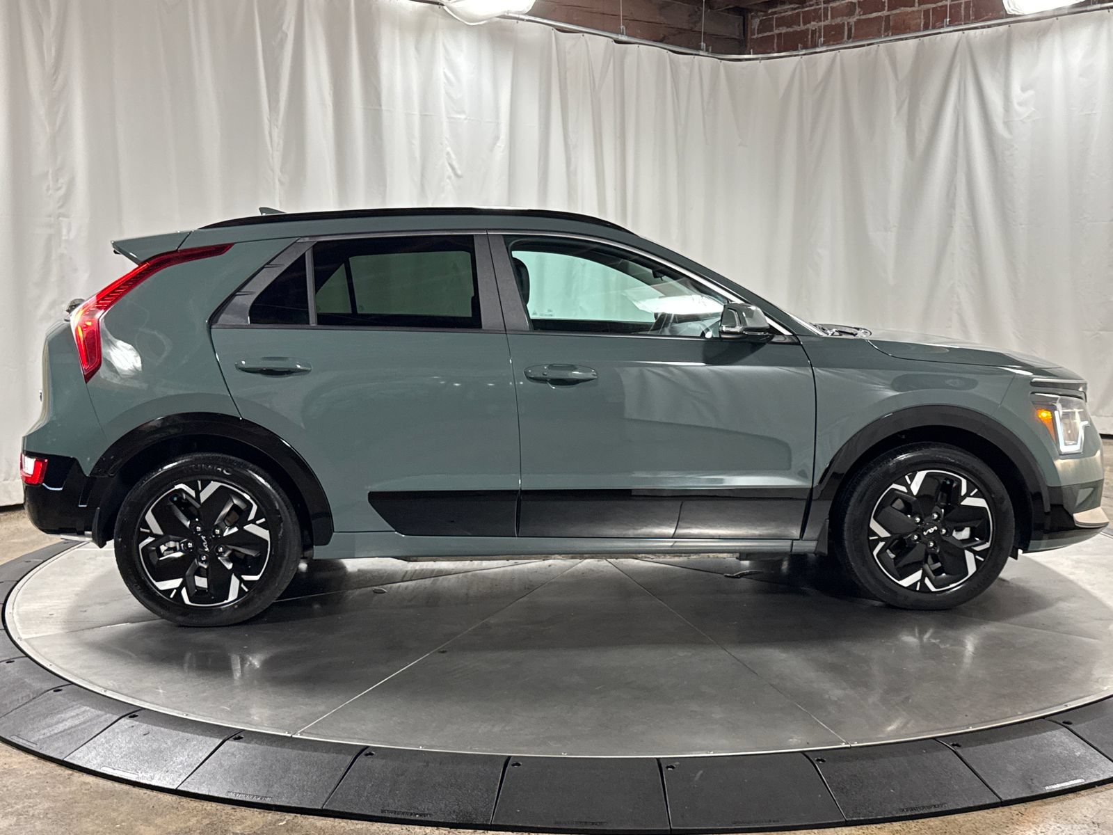 Certified 2023 Kia Niro Wind w/ Wind Preserve Package FWD image 6