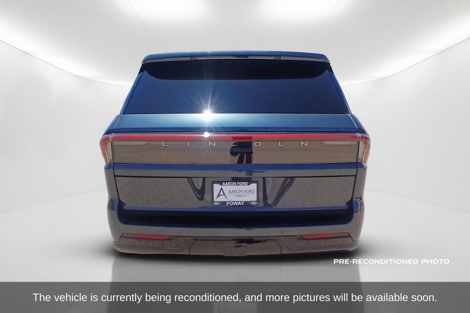 Used 2025 Lincoln Navigator L Reserve w/ Jet Appearance Package AWD/4WD image 7
