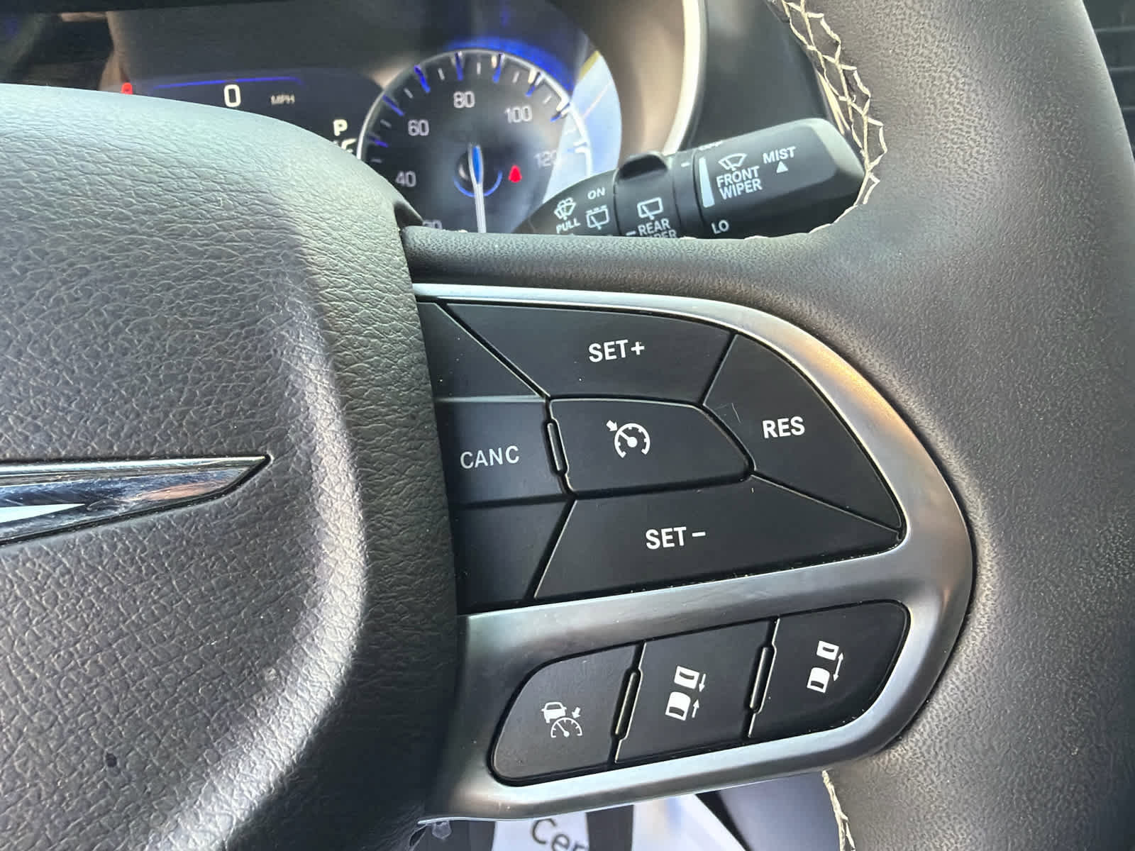 Used 2025 Chrysler Pacifica Select FWD image 24