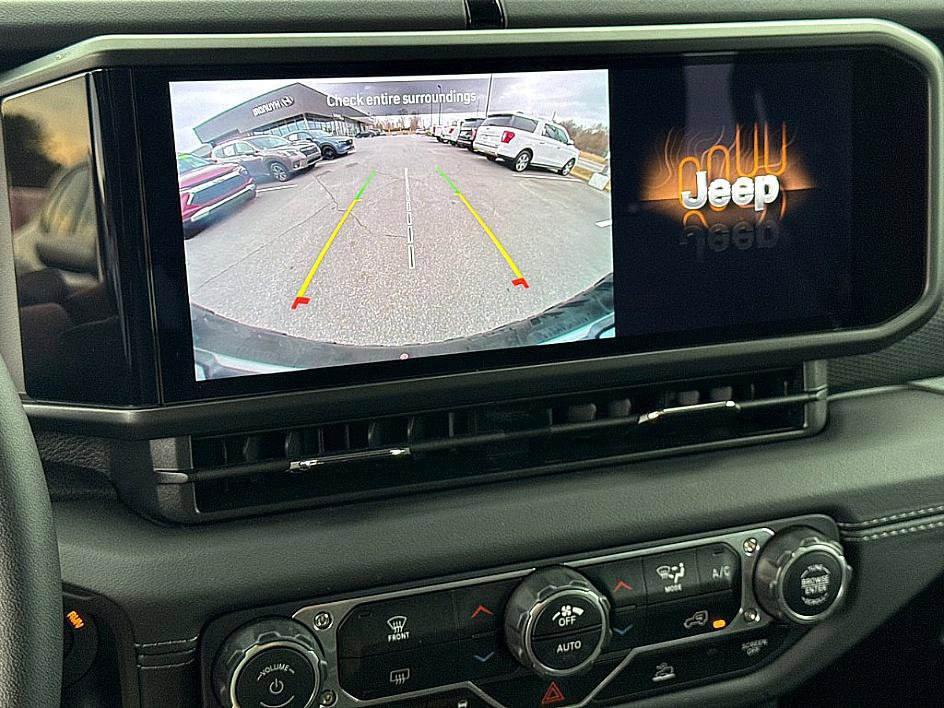 Used 2025 Jeep Wrangler Unlimited Rubicon image 12