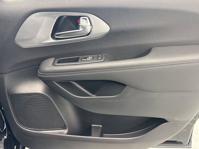 New 2026 Chrysler Pacifica Limited w/ S Appearance Package image 23