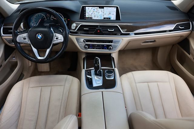 Used 2018 BMW 740i image 2
