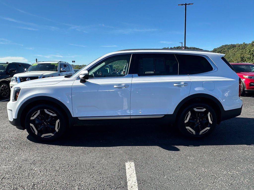 Used 2023 Kia Telluride S w/ S Sunroof Package AWD/4WD image 2