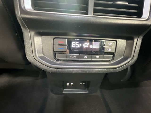 Used 2025 Volkswagen Atlas SE image 30