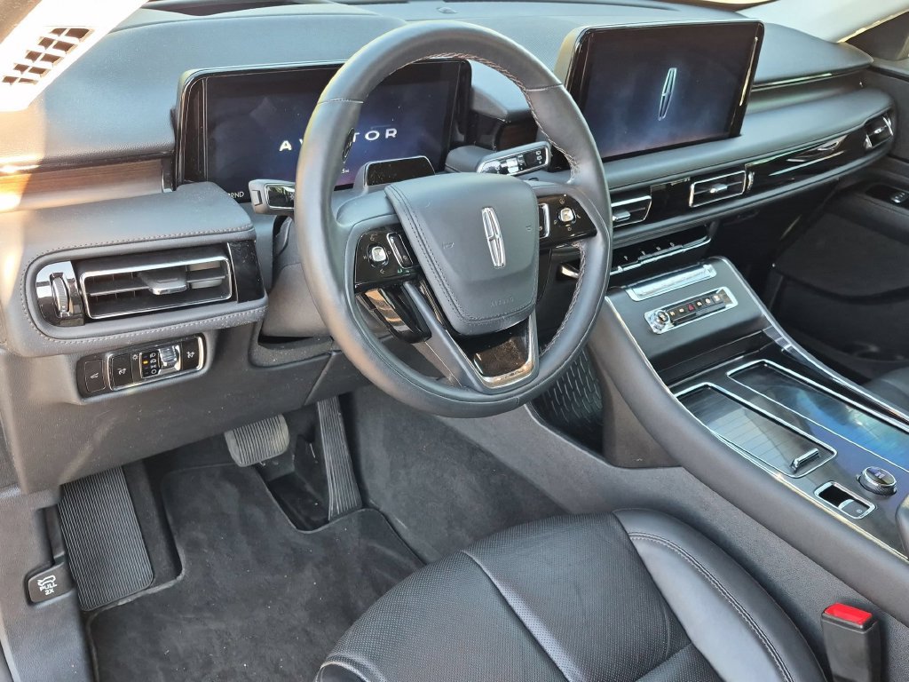 Used 2026 Lincoln Aviator Reserve w/ Jet Appearance Package AWD/4WD image 12