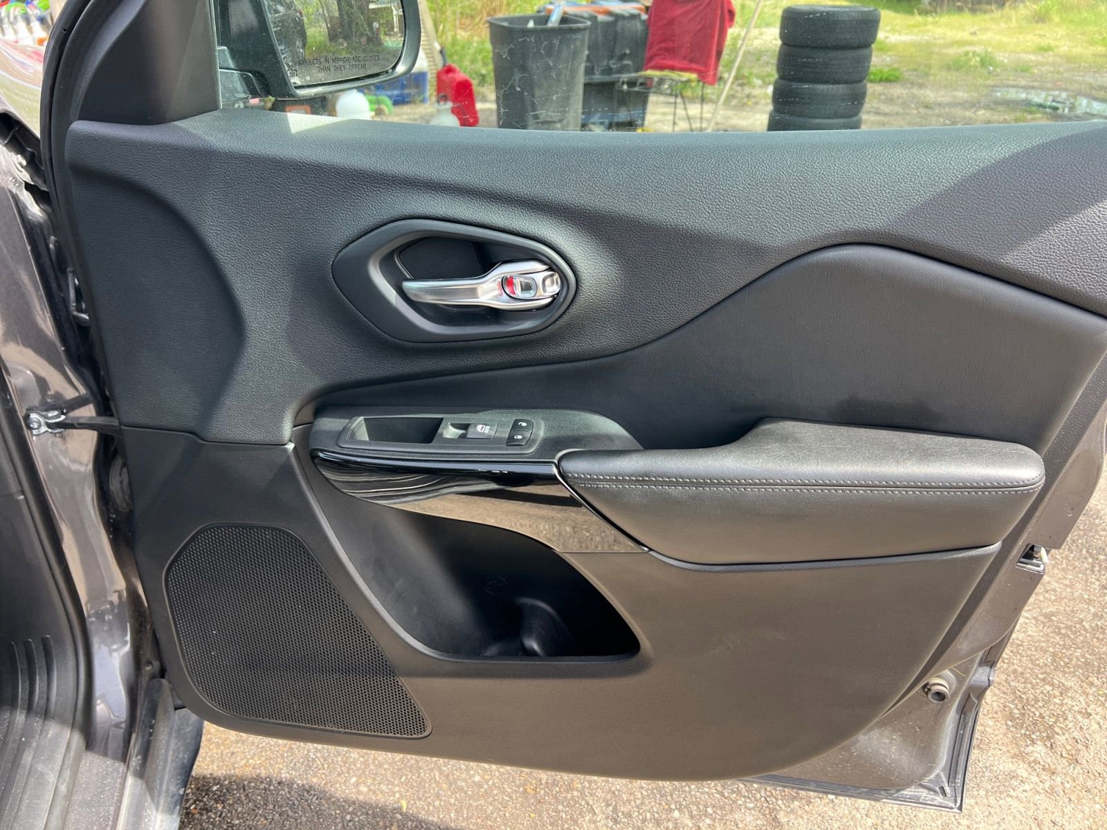 Used 2019 Jeep Cherokee Latitude Plus image 17