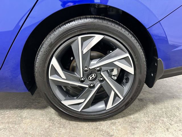 Certified 2025 Hyundai Elantra Limited FWD image 8