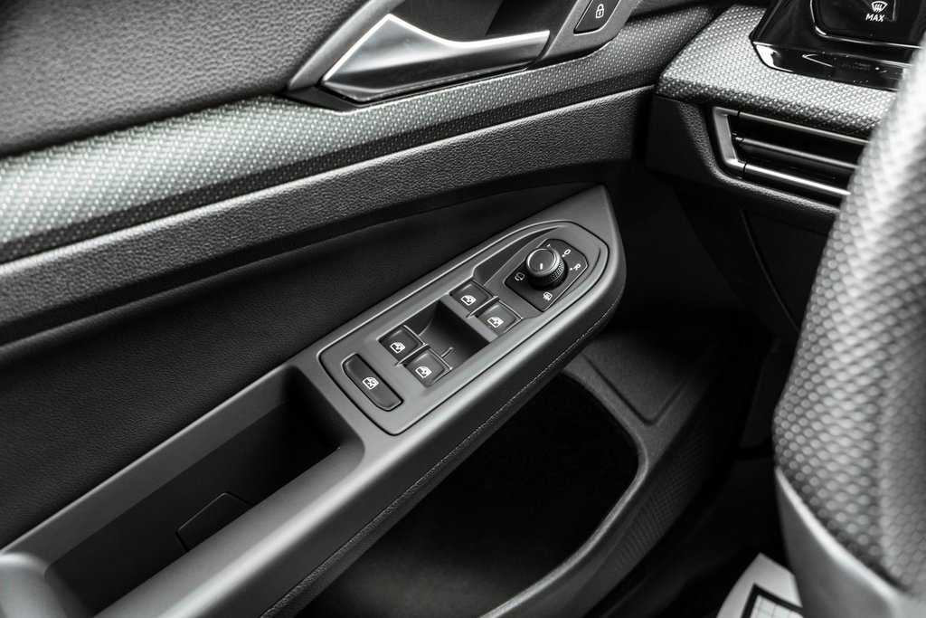 Used 2024 Volkswagen Golf R 2.0T image 16