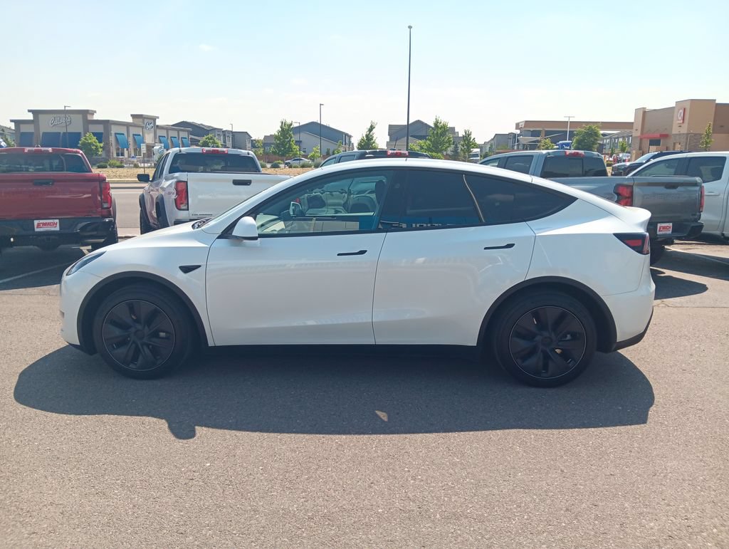 Used 2024 Tesla Model Y Long Range AWD/4WD image 2