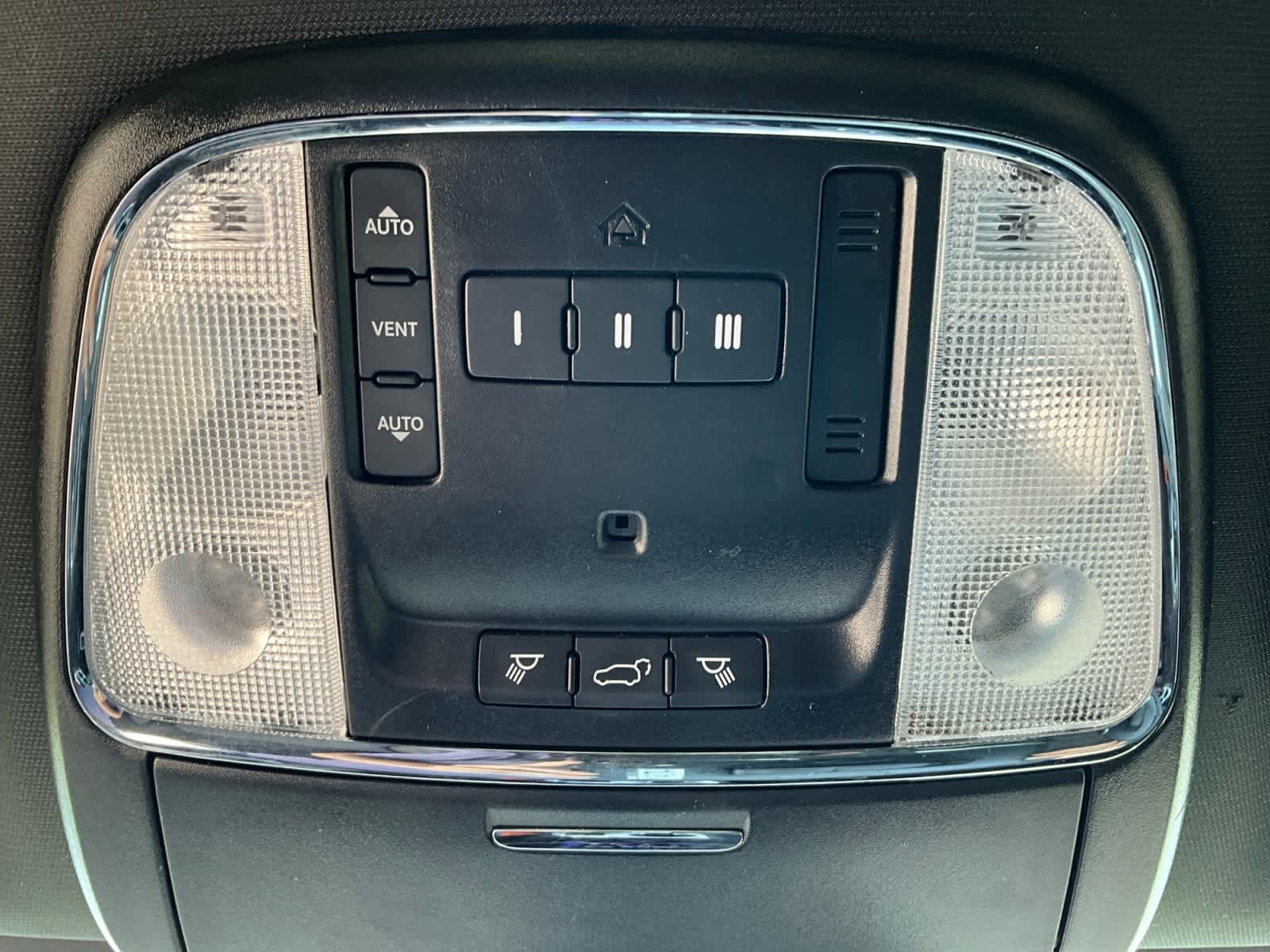 Used 2020 Jeep Grand Cherokee Altitude AWD/4WD image 23