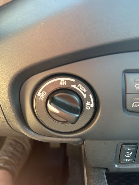 Used 2023 Nissan Frontier SV w/ SV Convenience Package image 18