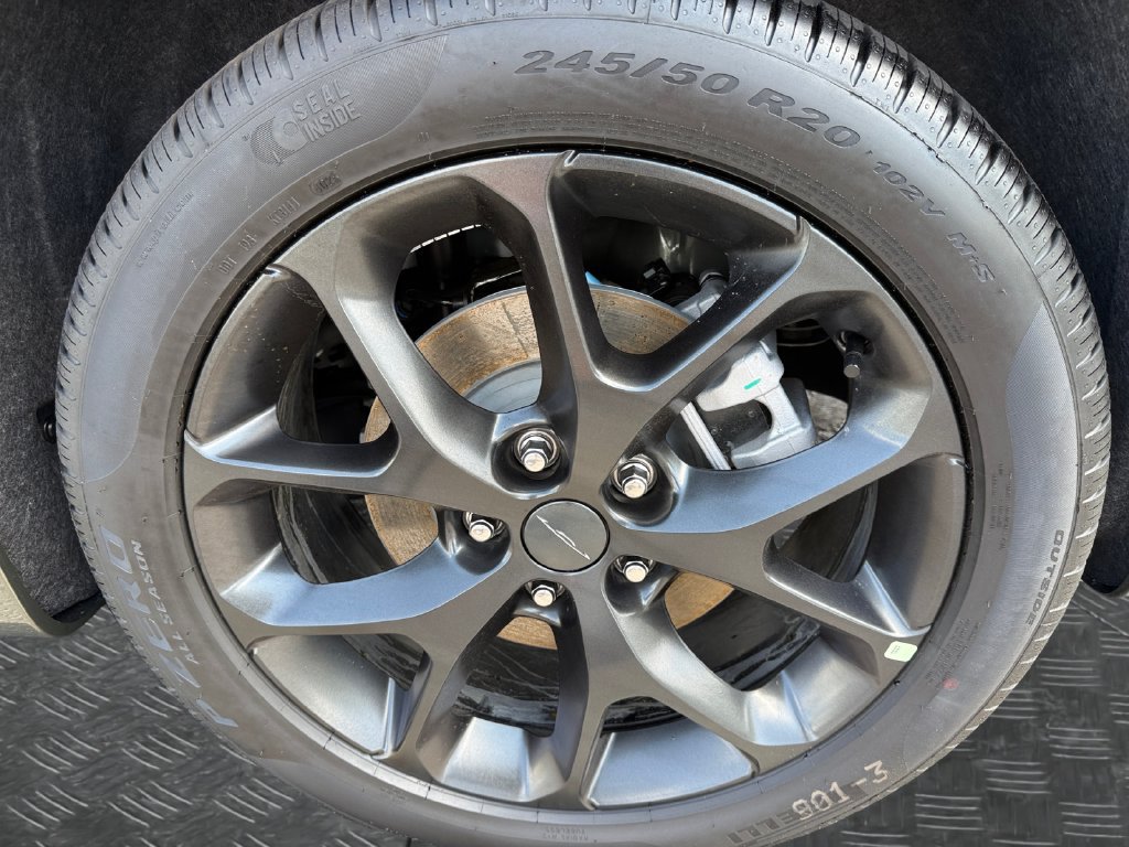 New 2027 Chrysler Pacifica Limited AWD/4WD image 20