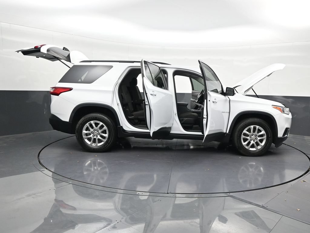Used 2020 Chevrolet Traverse LT FWD image 32