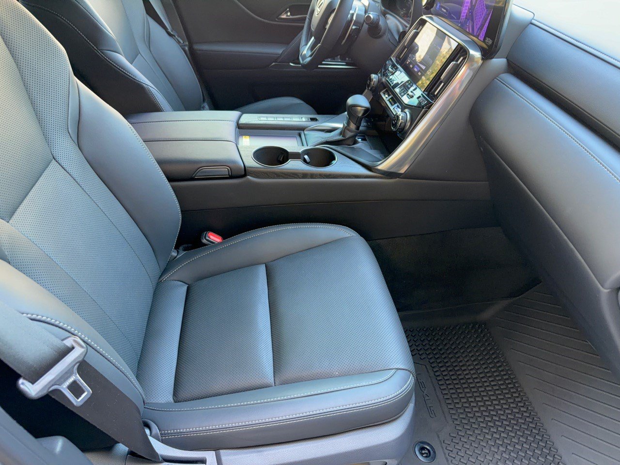 Certified 2025 Lexus LX 600 4WD w/ Appearance Package image 31