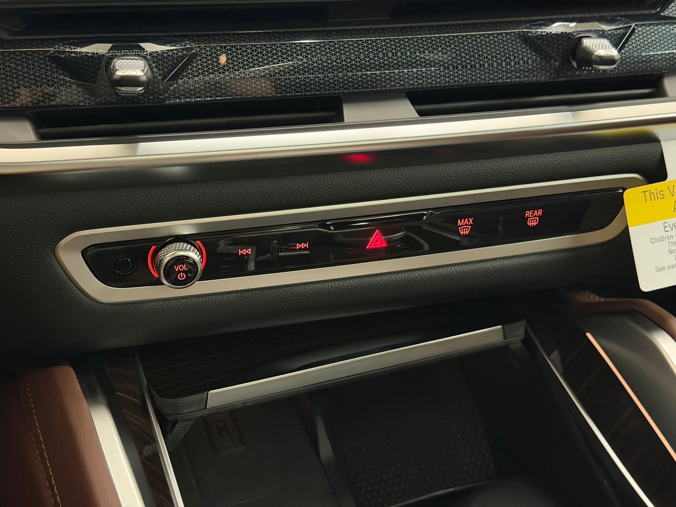 New 2026 BMW X6 xDrive40i w/ Climate Comfort Package image 28