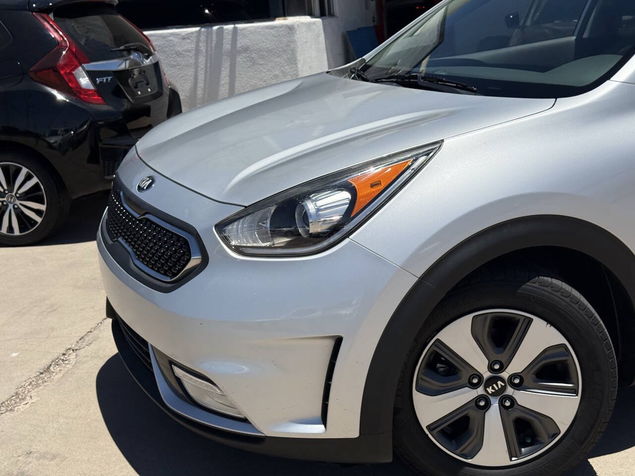 Used 2017 Kia Niro EX FWD image 14