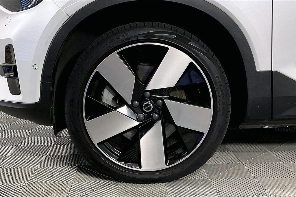Used 2023 Volvo XC40 Recharge Ultimate w/ Protection Package Premier AWD/4WD image 8