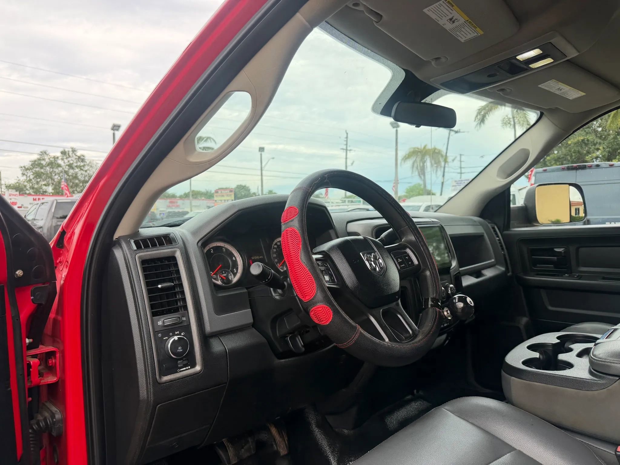 Used 2018 RAM 5500 Tradesman w/ Chrome Appearance Group RWD image 10