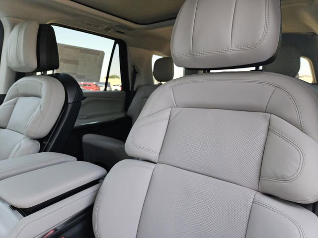 New 2026 Lincoln Navigator Reserve AWD/4WD image 20