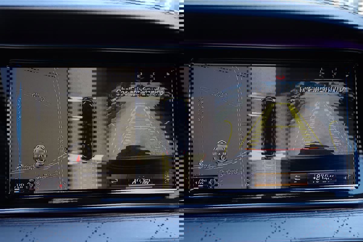 Used 2015 Mercedes-Benz S 63 AMG 4MATIC Sedan w/ Driver Assistance Package image 40