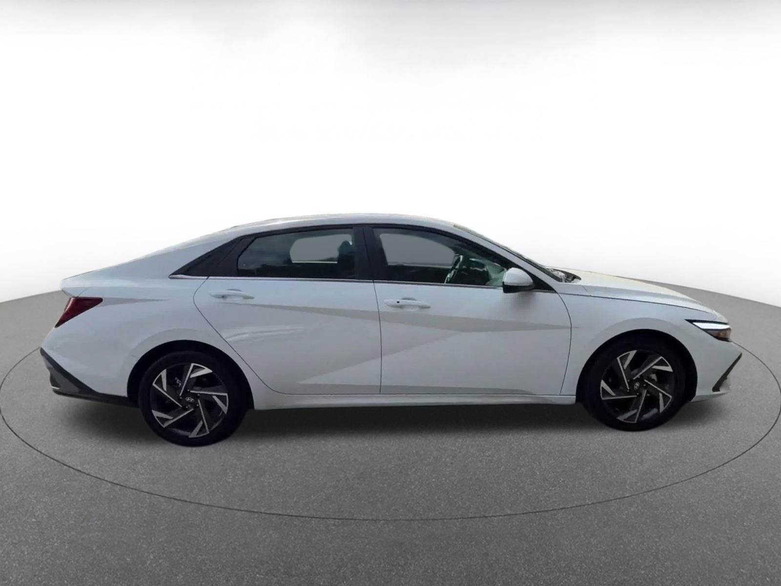 Used 2025 Hyundai Elantra SEL FWD image 16