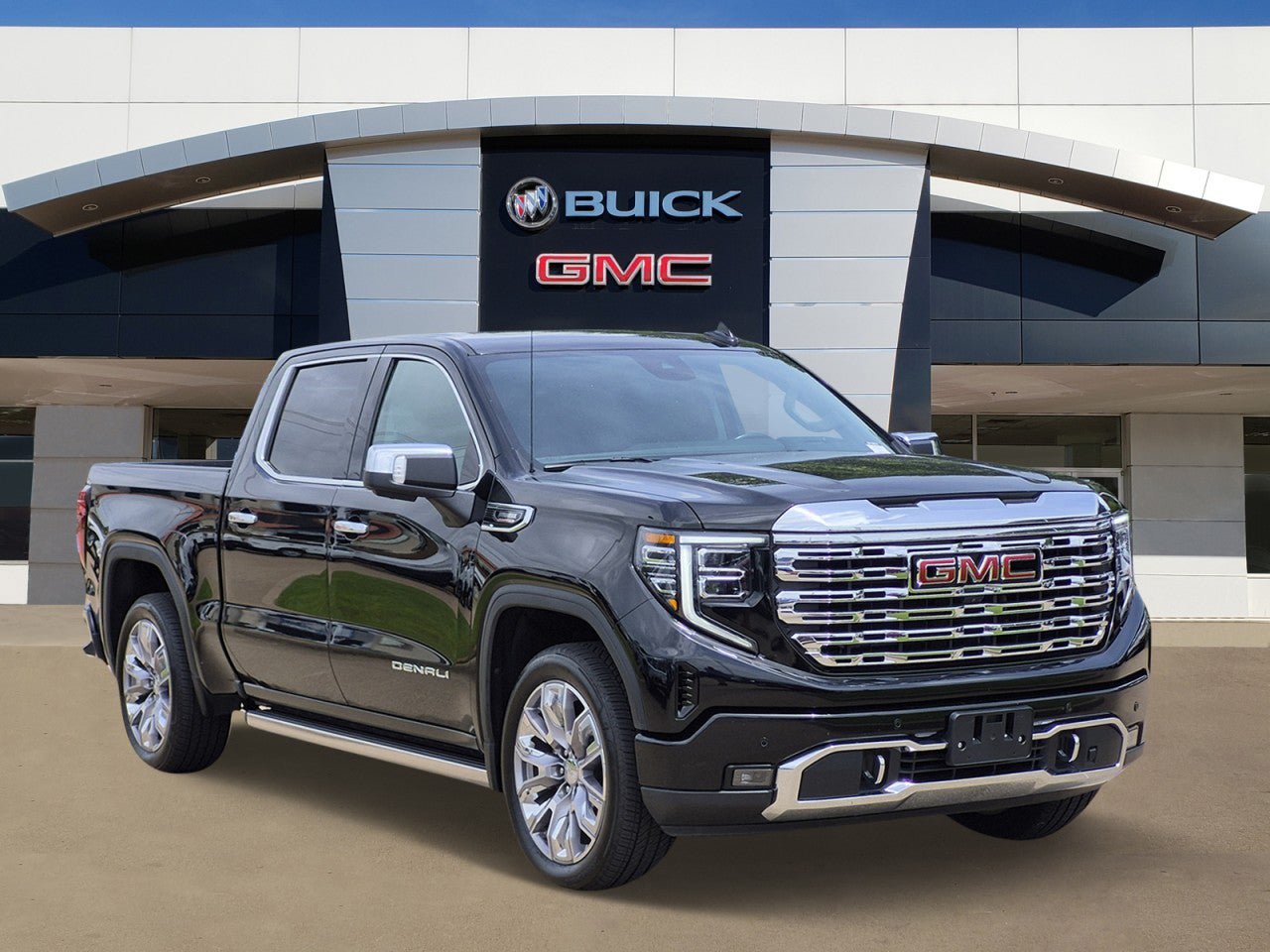 Used 2022 GMC Sierra 1500 Denali w/ Denali Reserve Package AWD/4WD image 1