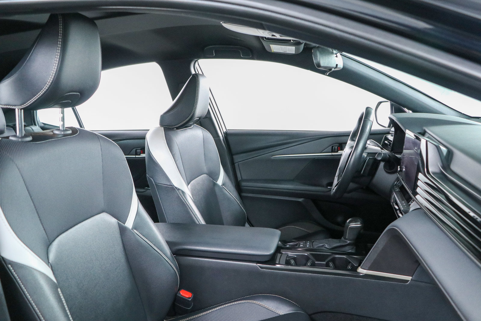 Used 2025 Toyota Camry SE FWD image 26
