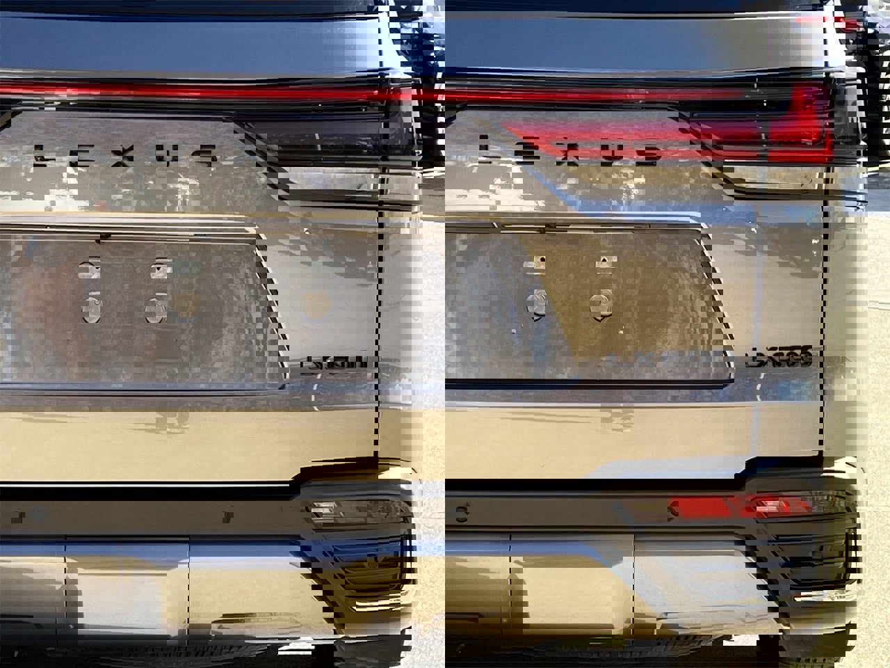 Used 2024 Lexus LX 600 4WD w/ Luxury Package image 6