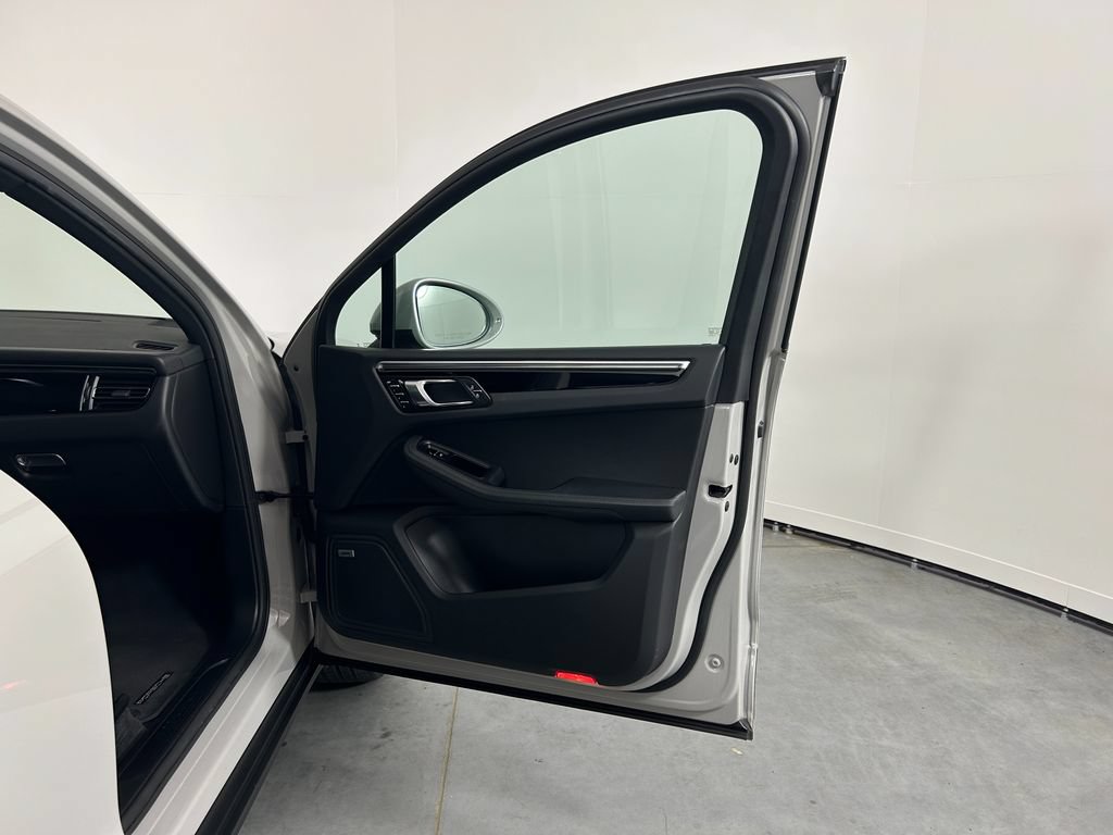 Certified 2019 Porsche Macan AWD/4WD image 24