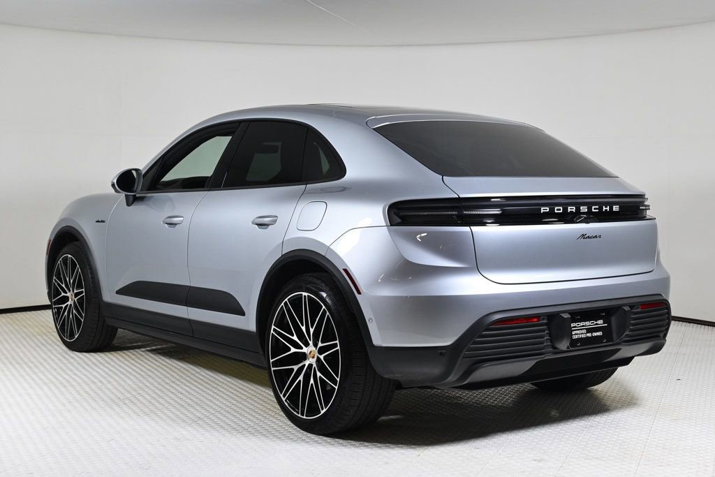 Used 2025 Porsche Macan Electric RWD image 3