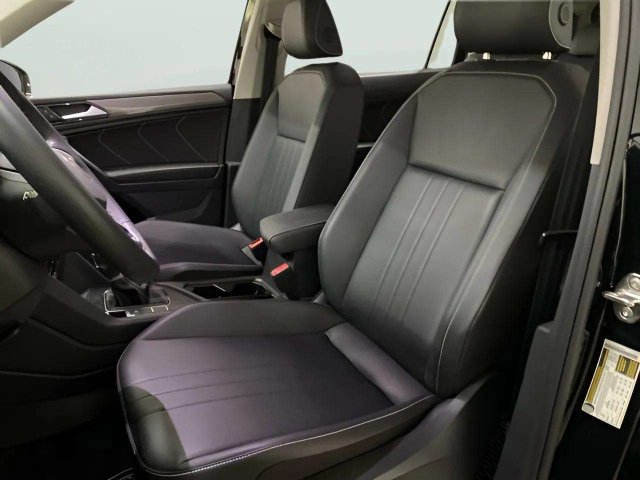 Used 2023 Volkswagen Tiguan SE w/ Panoramic Sunroof Package FWD image 65