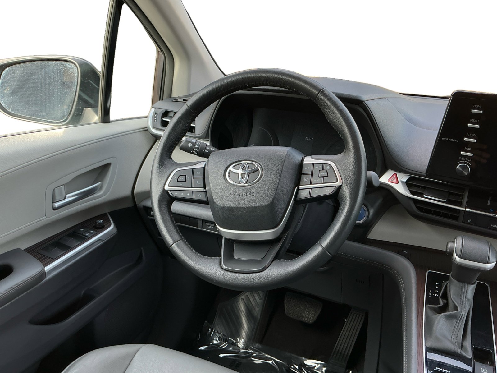 Used 2024 Toyota Sienna XLE FWD image 12