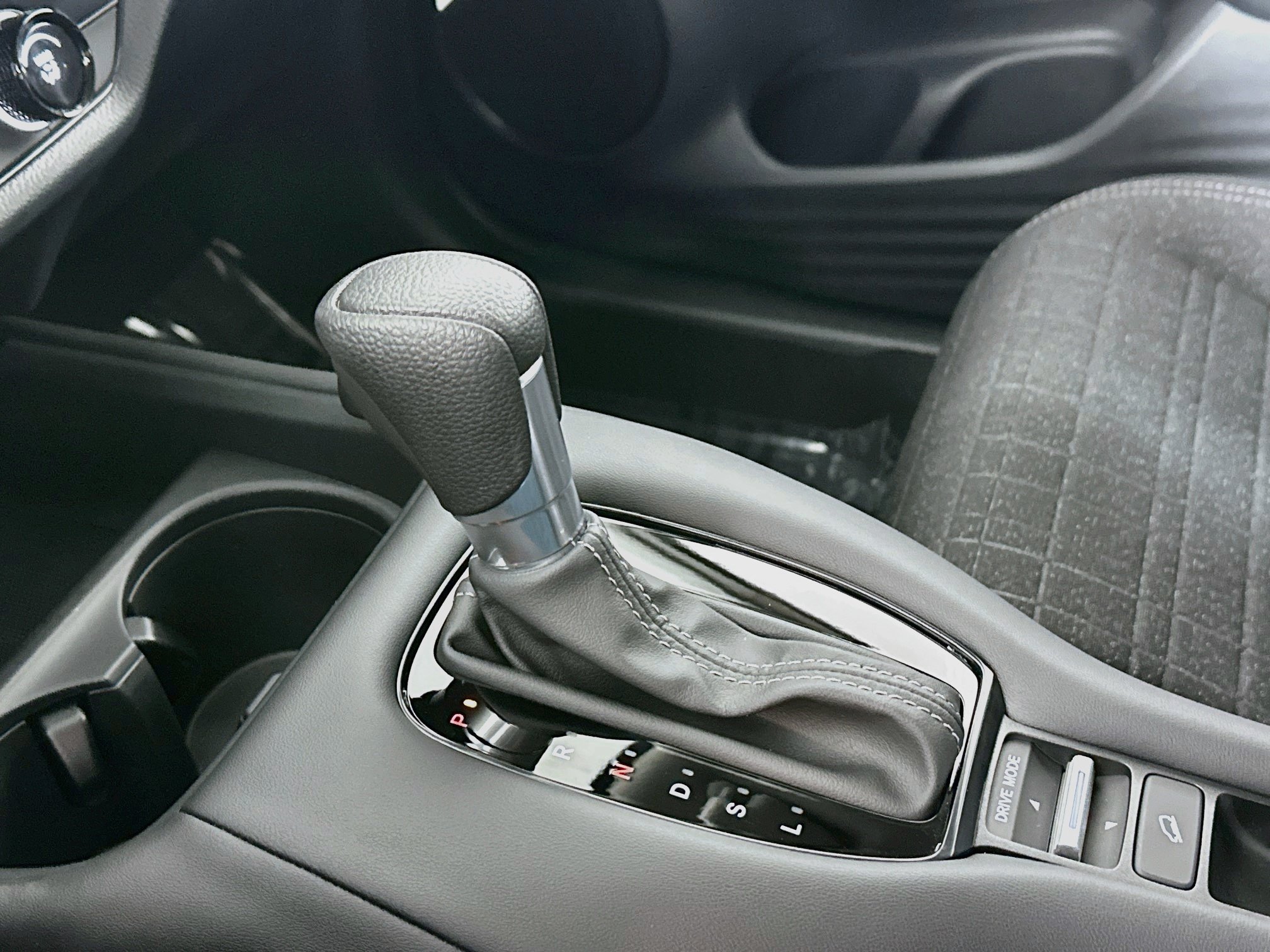 New 2027 Honda HR-V LX image 16