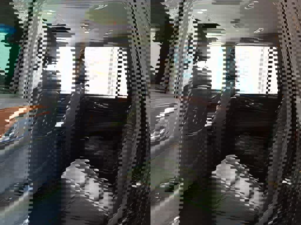 Used 2020 Cadillac Escalade Luxury w/ Escalade Sport Edition image 15