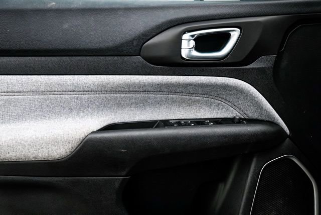 Used 2022 Jeep Compass Latitude w/ Sun and Sound Group image 22