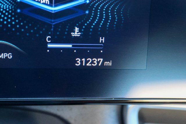 Used 2024 Hyundai Elantra Limited image 31