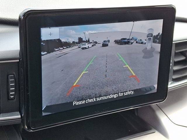 Used 2022 Ford Explorer XLT w/ Equipment Group 202A AWD/4WD image 4