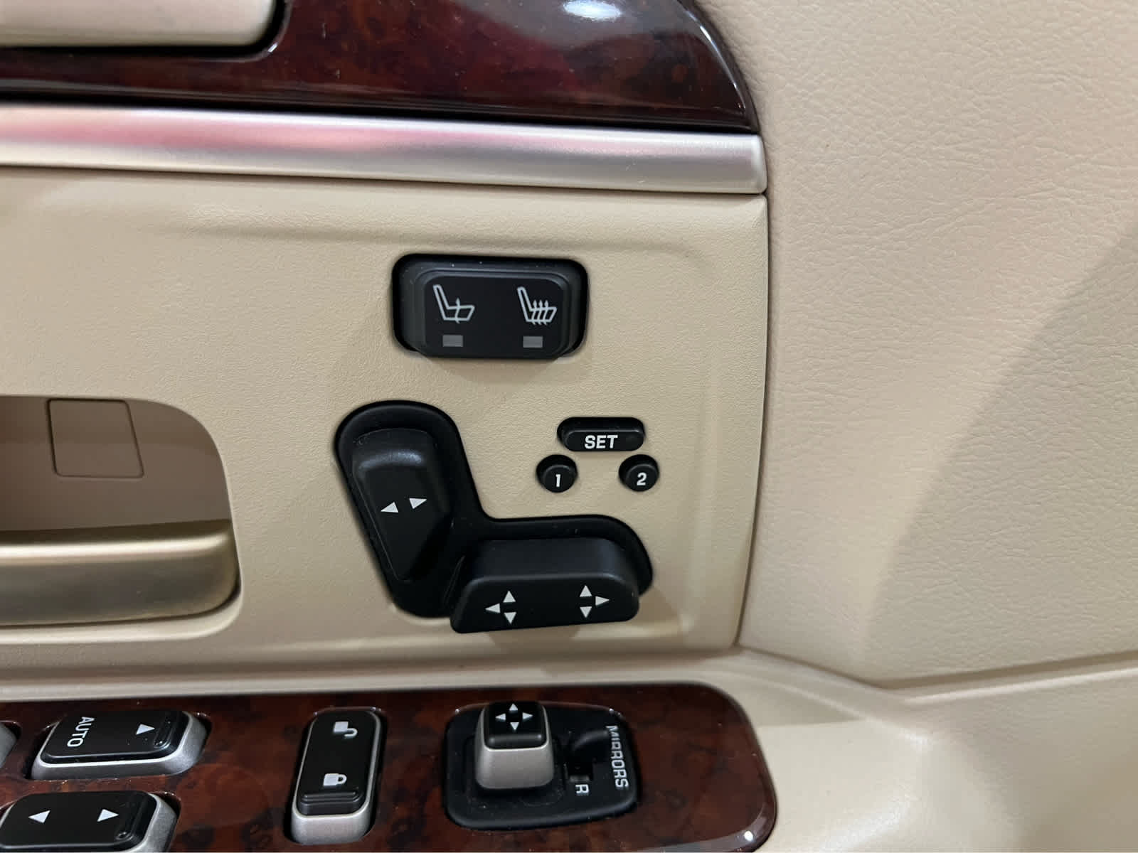 Used 2006 Lincoln Town Car Signature Limited RWD image 14