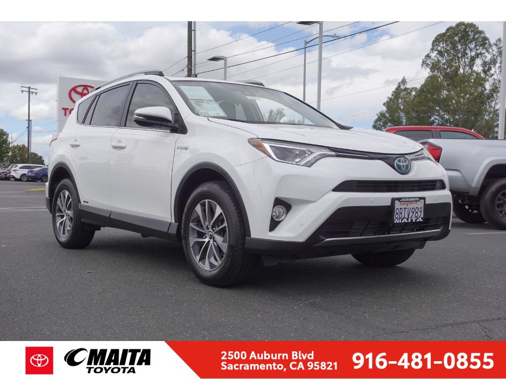 Used 2017 Toyota RAV4 XLE w/ Convenience Package AWD/4WD image 1