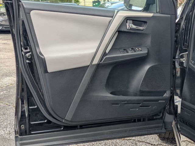 Used 2017 Toyota RAV4 XLE AWD/4WD image 9