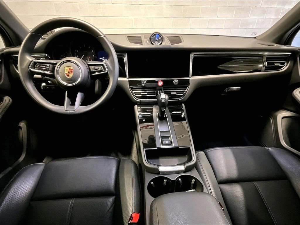 Used 2025 Porsche Macan AWD/4WD image 18