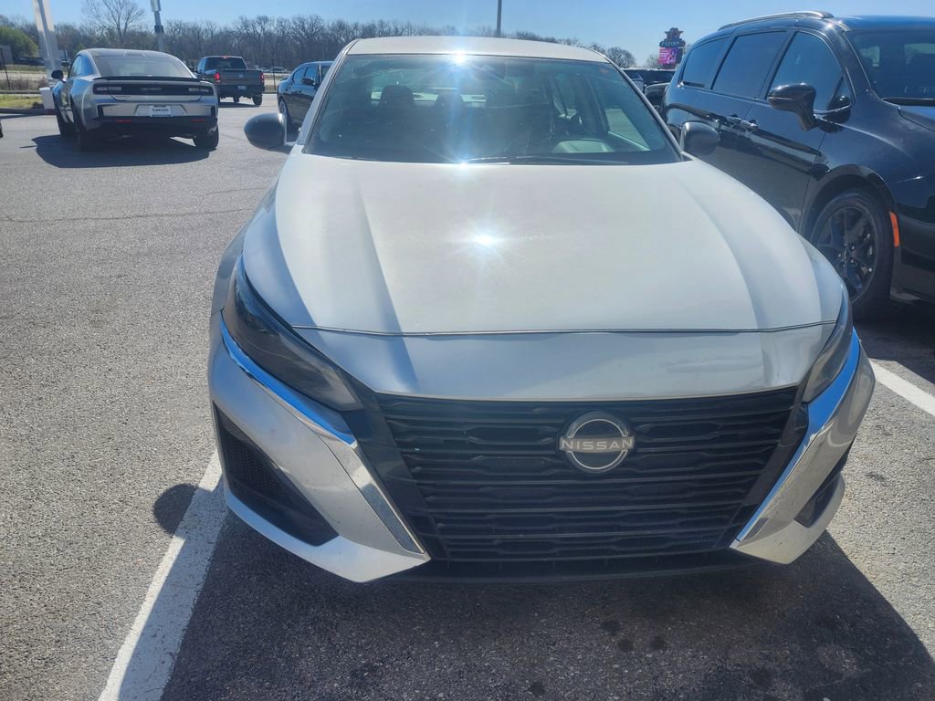 Used 2024 Nissan Altima 2.5 SV image 6