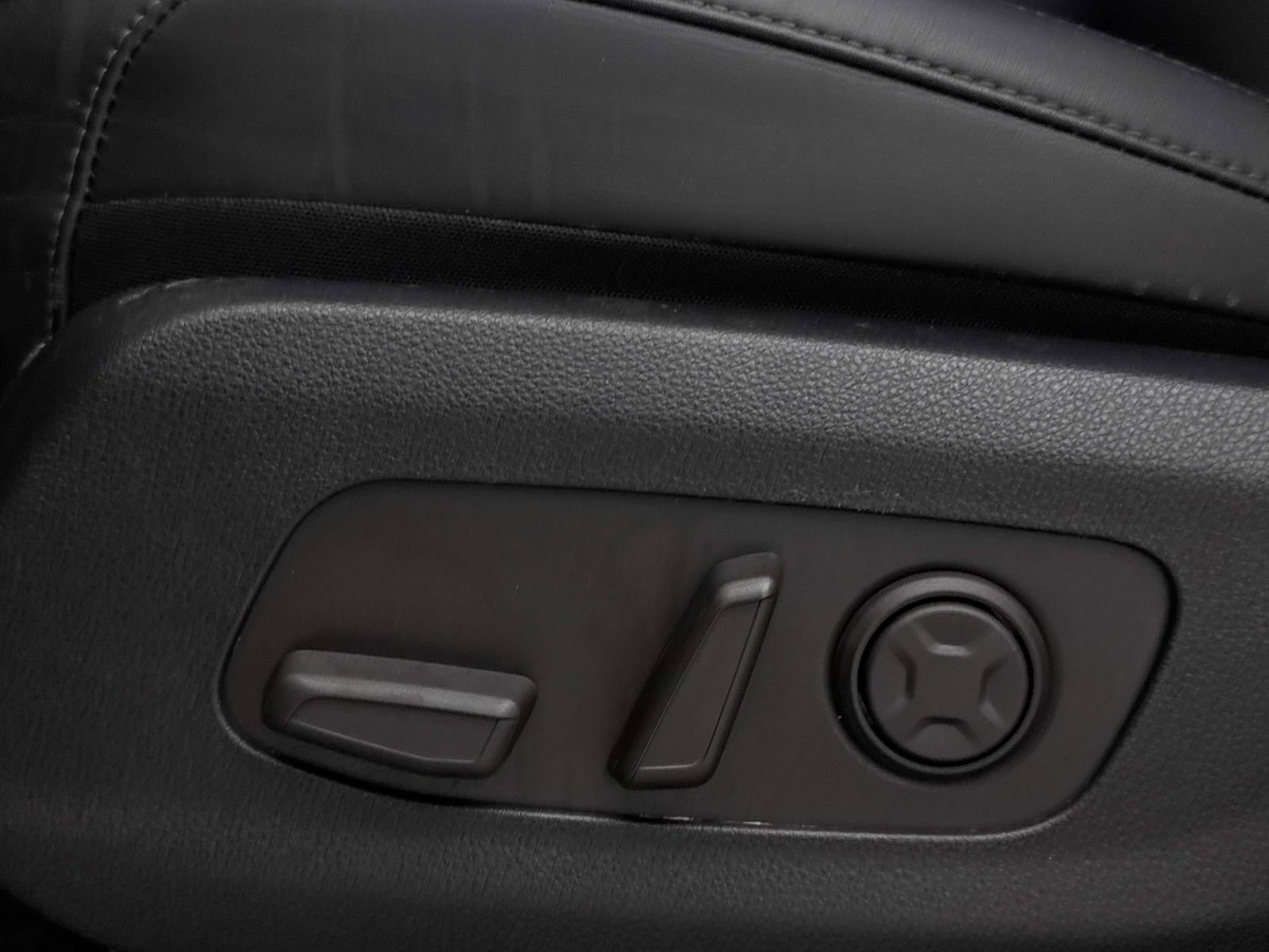 Certified 2025 Kia Carnival EX image 30