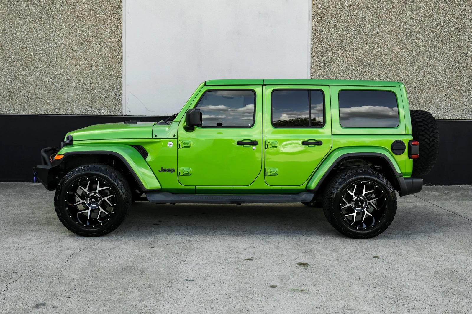 Used 2019 Jeep Wrangler Unlimited Sahara AWD/4WD image 14