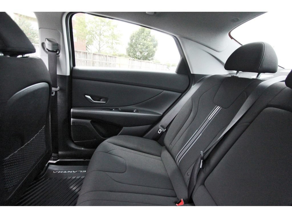Certified 2022 Hyundai Elantra SEL w/ Convenience + Premium Package FWD image 12