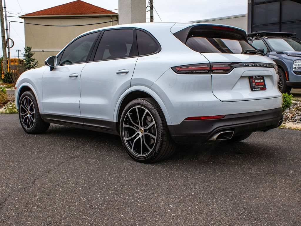 Used 2023 Porsche Cayenne w/ Premium Package AWD/4WD image 4