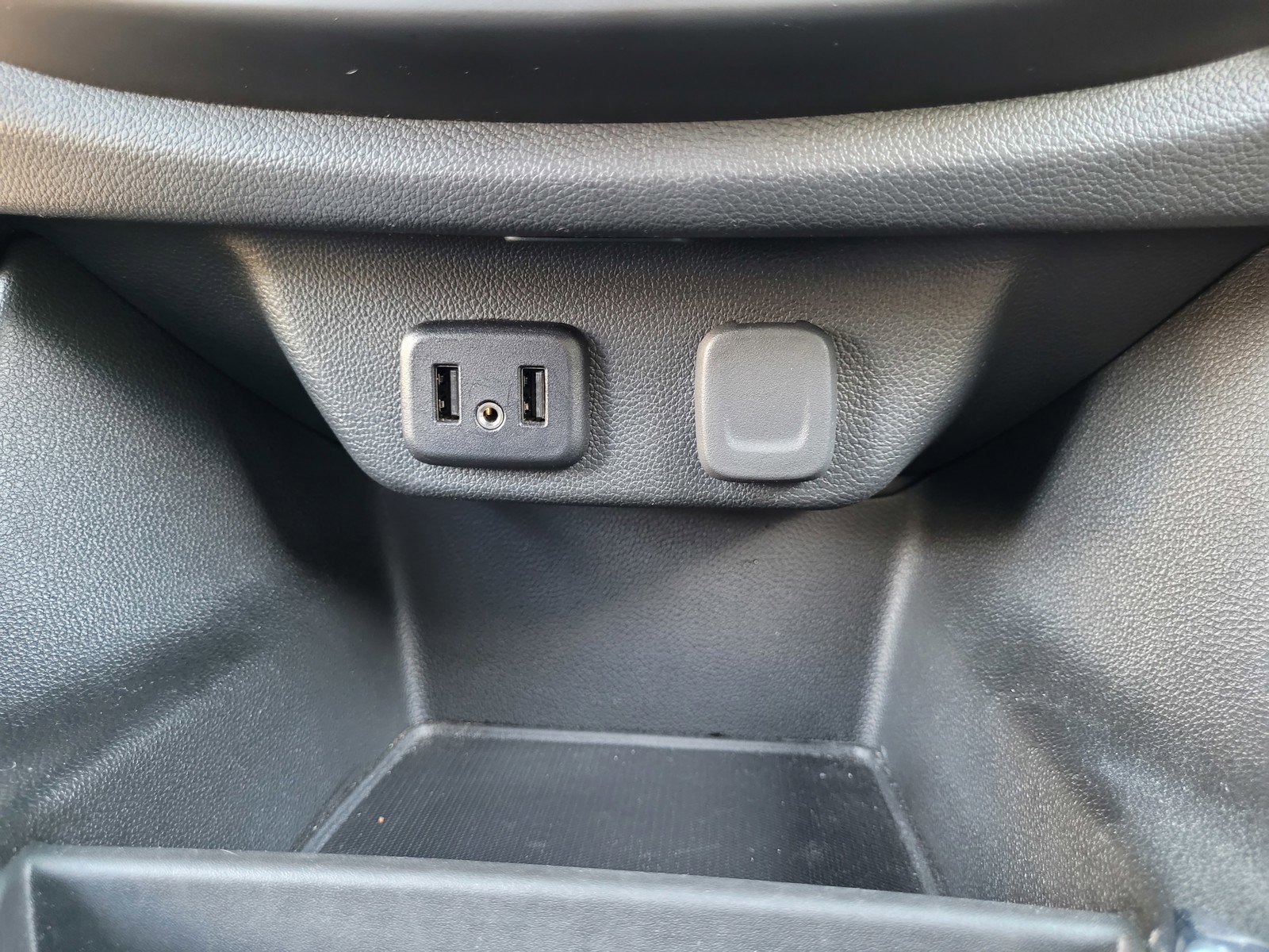 Used 2023 Chevrolet Traverse LS image 20