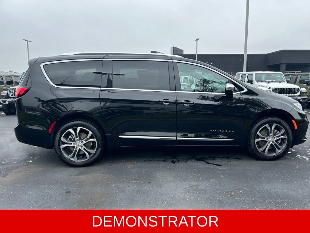 New 2026 Chrysler Pacifica Pinnacle image 8
